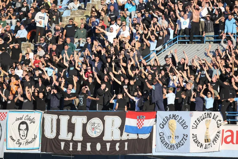 Rat na terenu i na trbinima! Ultrasi nadglasali Torcidu i poslali poruku koja je razgalila Hrvate