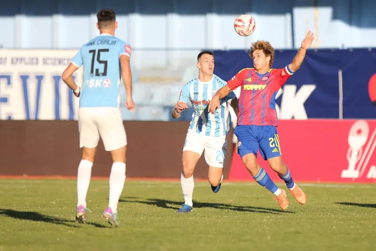 Rat na terenu i na trbinima! Ultrasi nadglasali Torcidu i poslali poruku koja je razgalila Hrvate