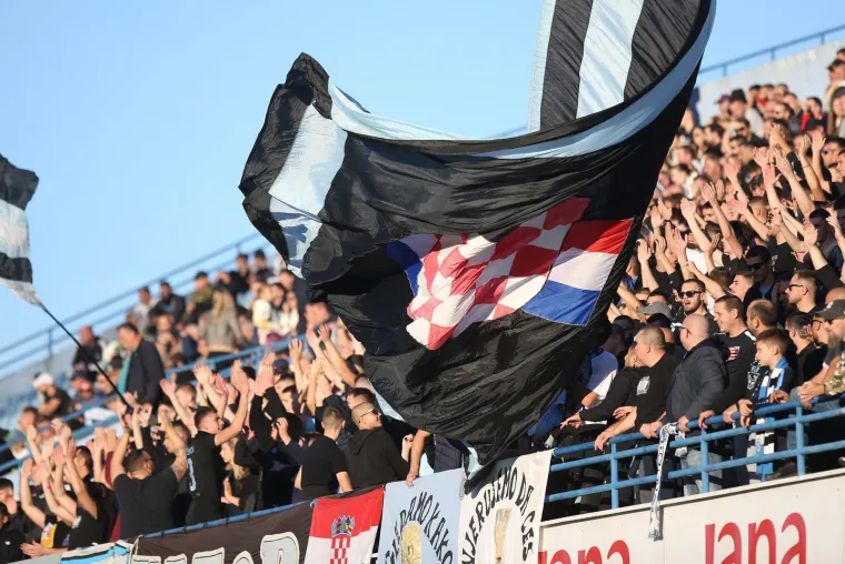 Rat na terenu i na trbinima! Ultrasi nadglasali Torcidu i poslali poruku koja je razgalila Hrvate