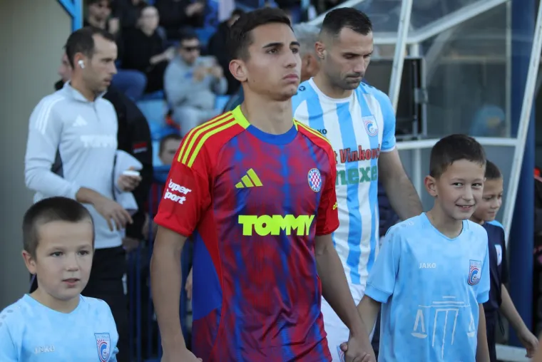 Rat na terenu i na trbinima! Ultrasi nadglasali Torcidu i poslali poruku koja je razgalila Hrvate