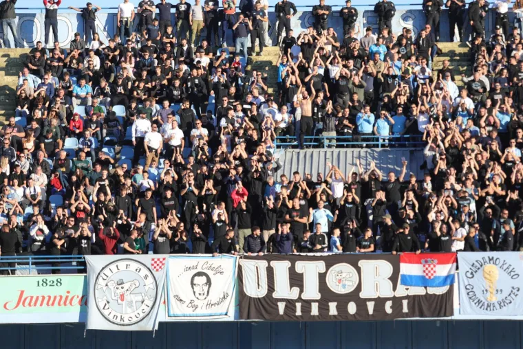 Rat na terenu i na trbinima! Ultrasi nadglasali Torcidu i poslali poruku koja je razgalila Hrvate