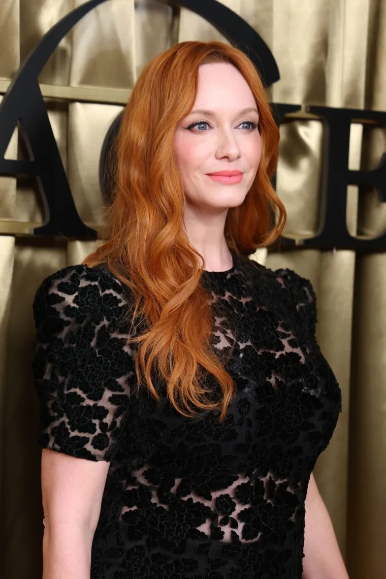 Nazivaju je najseksi crvenokosom Hollywooda: Bujne obline zvijezde 'Mad Mena' i dalje su hit tema