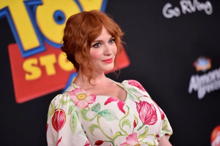 Nazivaju je najseksi crvenokosom Hollywooda: Bujne obline zvijezde 'Mad Mena' i dalje su hit tema