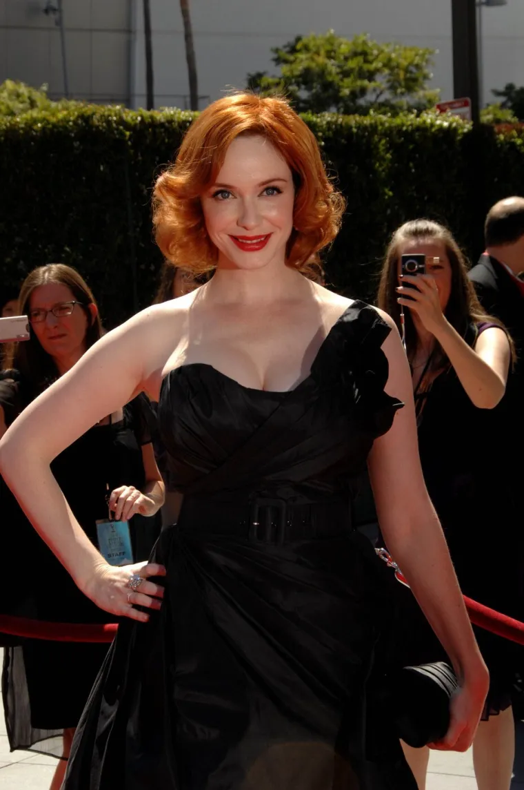 Nazivaju je najseksi crvenokosom Hollywooda: Bujne obline zvijezde 'Mad Mena' i dalje su hit tema