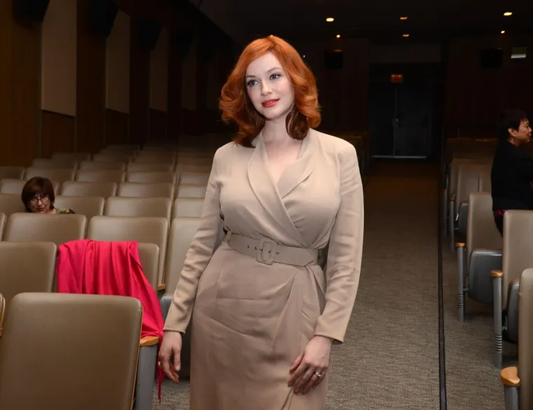 Nazivaju je najseksi crvenokosom Hollywooda: Bujne obline zvijezde 'Mad Mena' i dalje su hit tema