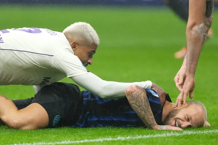 Pogledajte samo tu sreću! Sučić zabio prvijenac, ali sve zanima koga je pozdravljao na tribinama