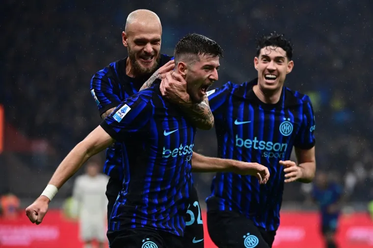 Pogledajte samo tu sreću! Sučić zabio prvijenac, ali sve zanima koga je pozdravljao na tribinama