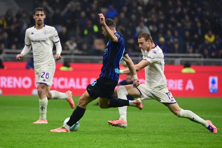 Pogledajte samo tu sreću! Sučić zabio prvijenac, ali sve zanima koga je pozdravljao na tribinama