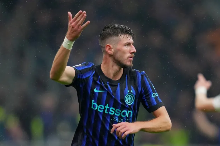 Pogledajte samo tu sreću! Sučić zabio prvijenac, ali sve zanima koga je pozdravljao na tribinama