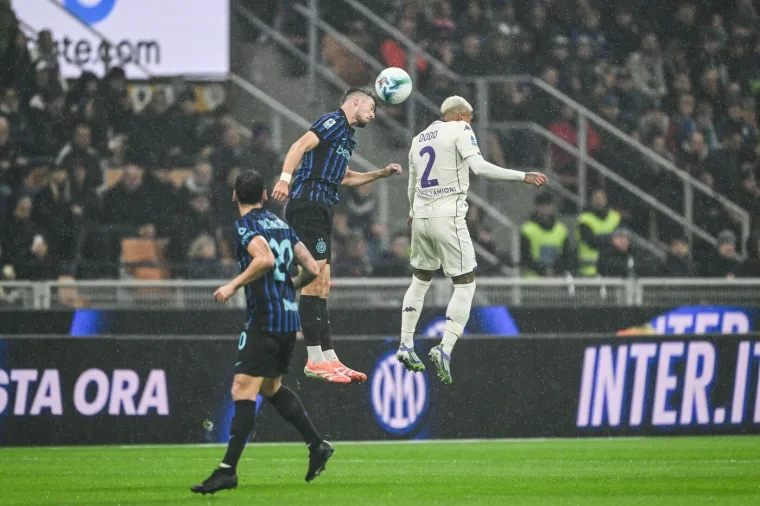 Pogledajte samo tu sreću! Sučić zabio prvijenac, ali sve zanima koga je pozdravljao na tribinama