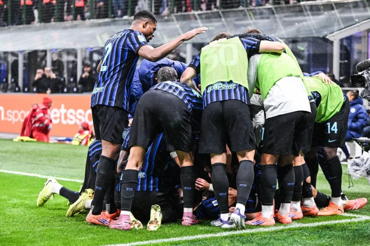 Pogledajte samo tu sreću! Sučić zabio prvijenac, ali sve zanima koga je pozdravljao na tribinama