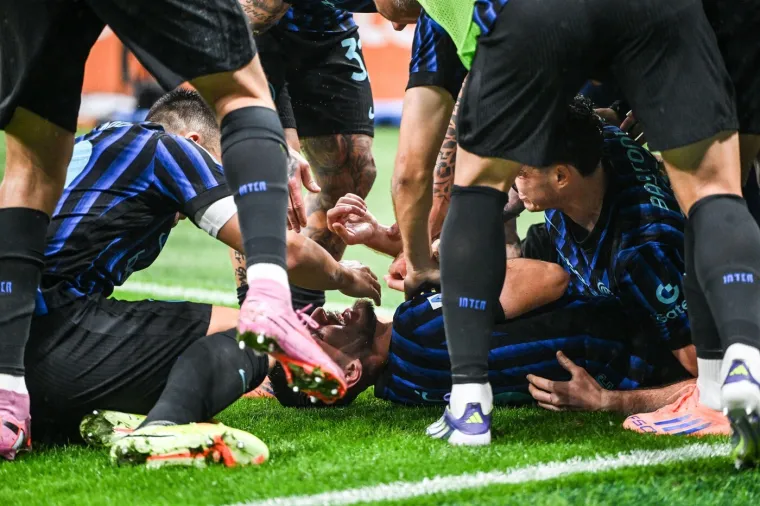 Pogledajte samo tu sreću! Sučić zabio prvijenac, ali sve zanima koga je pozdravljao na tribinama