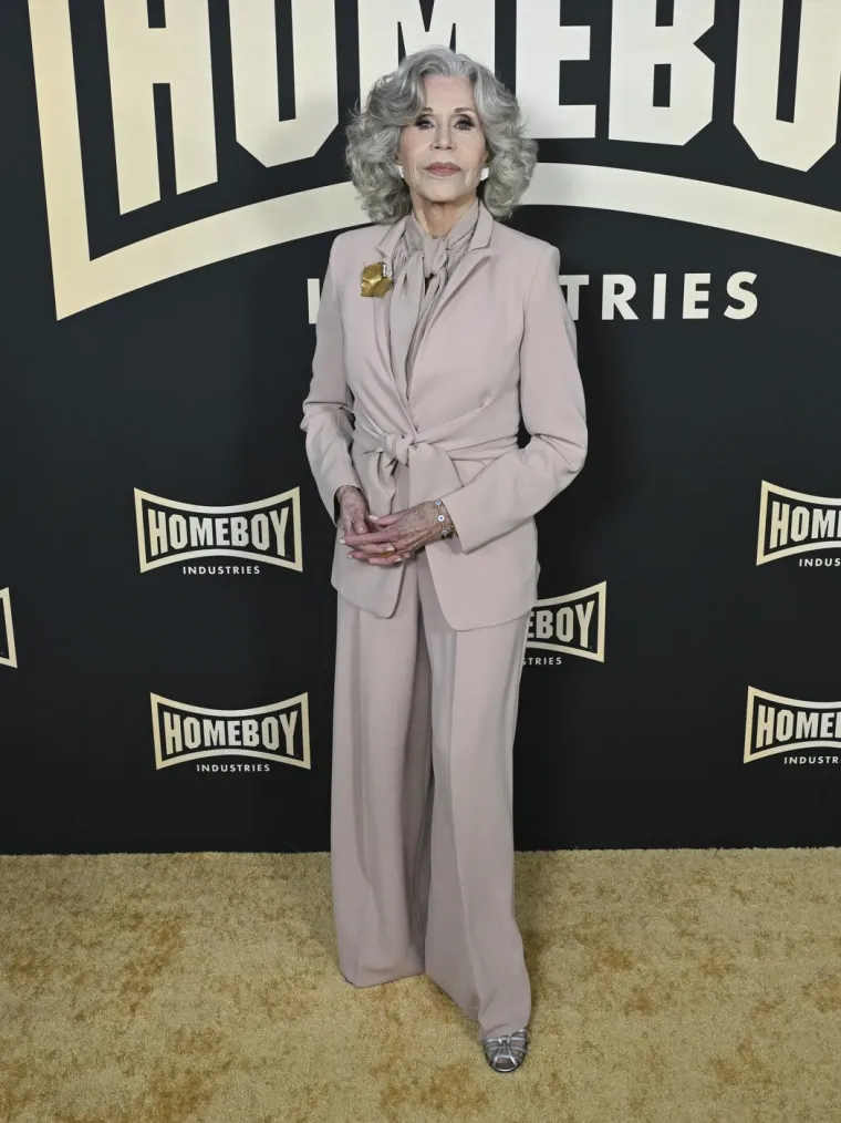 Je li ovo najljep&scaron;a baka na svijetu? Vjerovali ili ne, Jane Fonda ima 87 godina