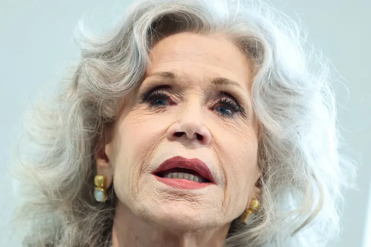Je li ovo najljep&scaron;a baka na svijetu? Vjerovali ili ne, Jane Fonda ima 87 godina