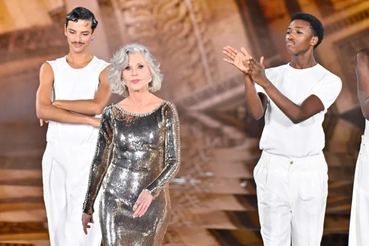 Je li ovo najljep&scaron;a baka na svijetu? Vjerovali ili ne, Jane Fonda ima 87 godina