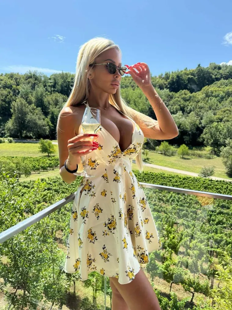 Tko je žena u dru&scaron;tvu Ivana Pernara? Zarađuje od OnlyFansa, a sada ulazi u poduzetničke vode