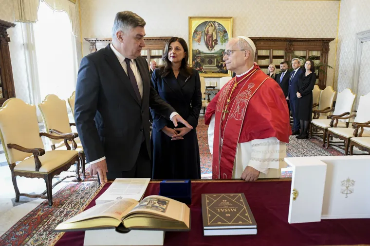 Hoćemo li uskoro gledati ovakav susret i u Hrvatskoj? Pogledajte kako je papa primio Milanovića
