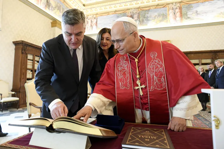 Hoćemo li uskoro gledati ovakav susret i u Hrvatskoj? Pogledajte kako je papa primio Milanovića