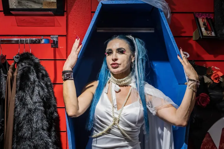 Noć vještica u Splitu: Vampirica Olja Einfalt otvorila muzej pun mistike, humora i adrenalina