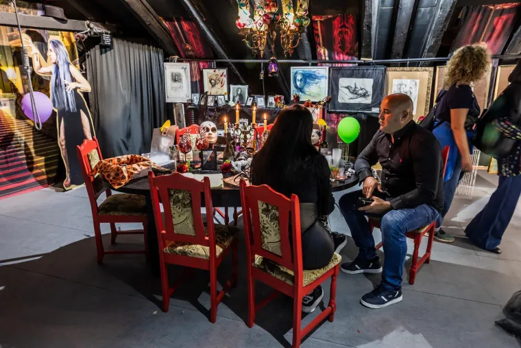 Noć vještica u Splitu: Vampirica Olja Einfalt otvorila muzej pun mistike, humora i adrenalina