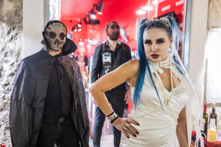 Noć vje&scaron;tica u Splitu: Vampirica Olja Einfalt otvorila muzej pun mistike, humora i adrenalina