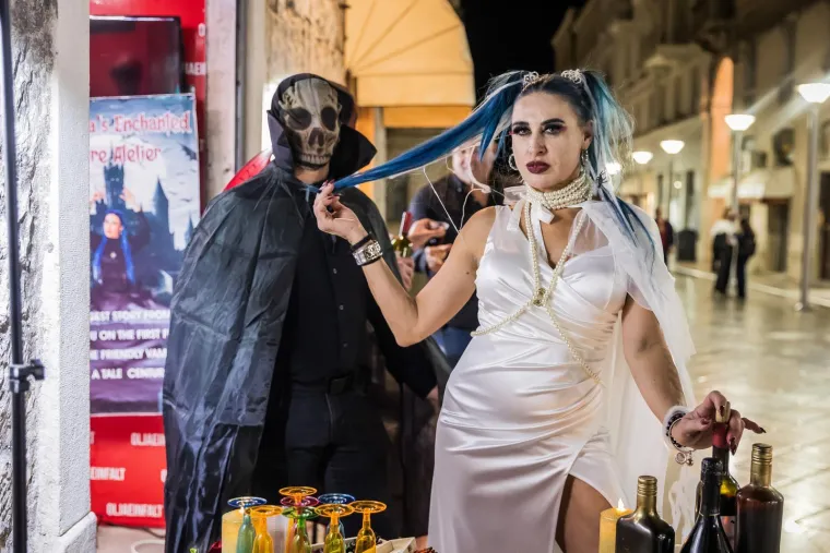 Noć vje&scaron;tica u Splitu: Vampirica Olja Einfalt otvorila muzej pun mistike, humora i adrenalina