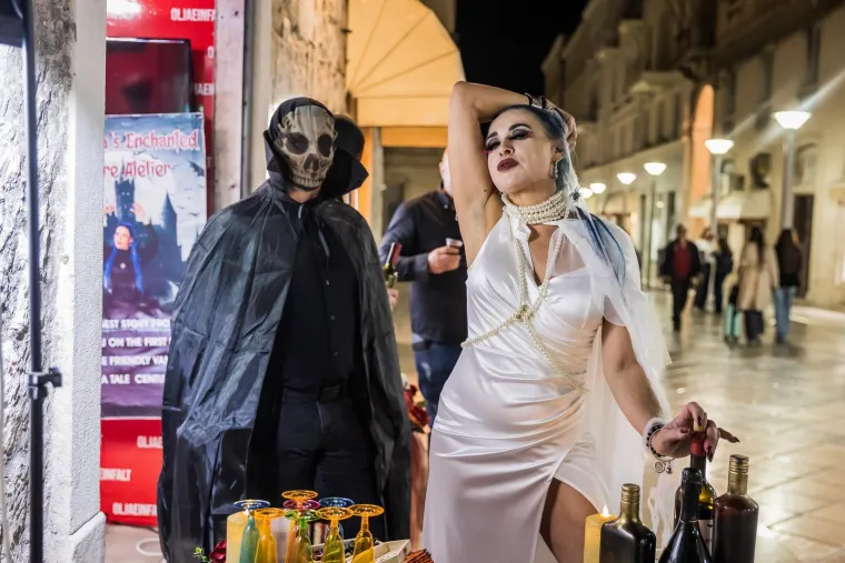 Noć vje&scaron;tica u Splitu: Vampirica Olja Einfalt otvorila muzej pun mistike, humora i adrenalina