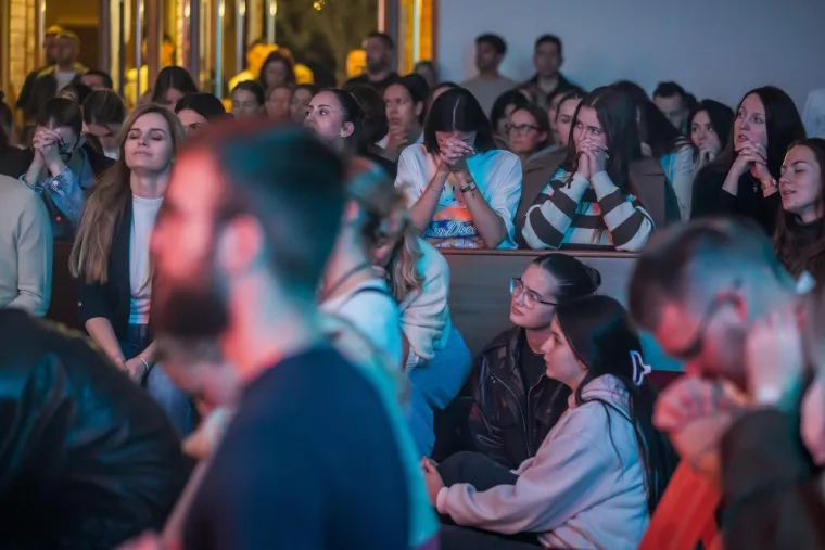 Klanjanjem odgovorili na Noć vje&scaron;tica, jutros ponovno molitelji na trgovima