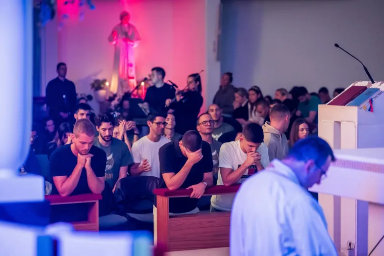 Klanjanjem odgovorili na Noć vje&scaron;tica, jutros ponovno molitelji na trgovima