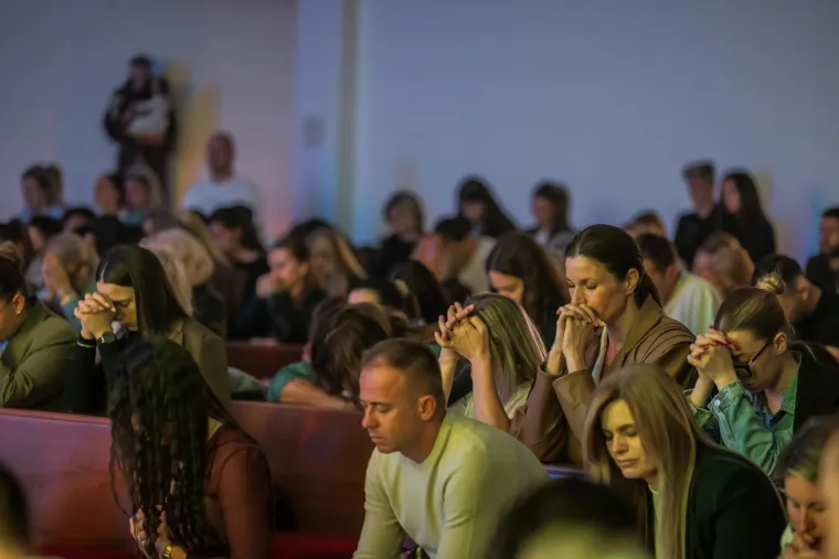 Klanjanjem odgovorili na Noć vje&scaron;tica, jutros ponovno molitelji na trgovima