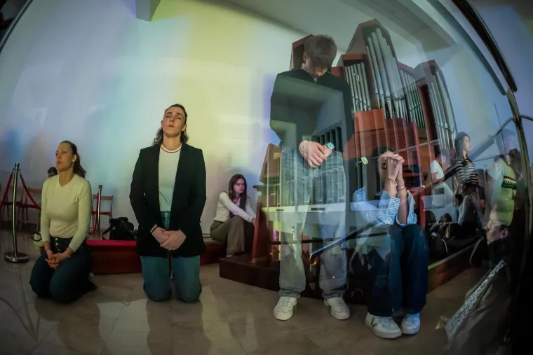 Klanjanjem odgovorili na Noć vje&scaron;tica, jutros ponovno molitelji na trgovima