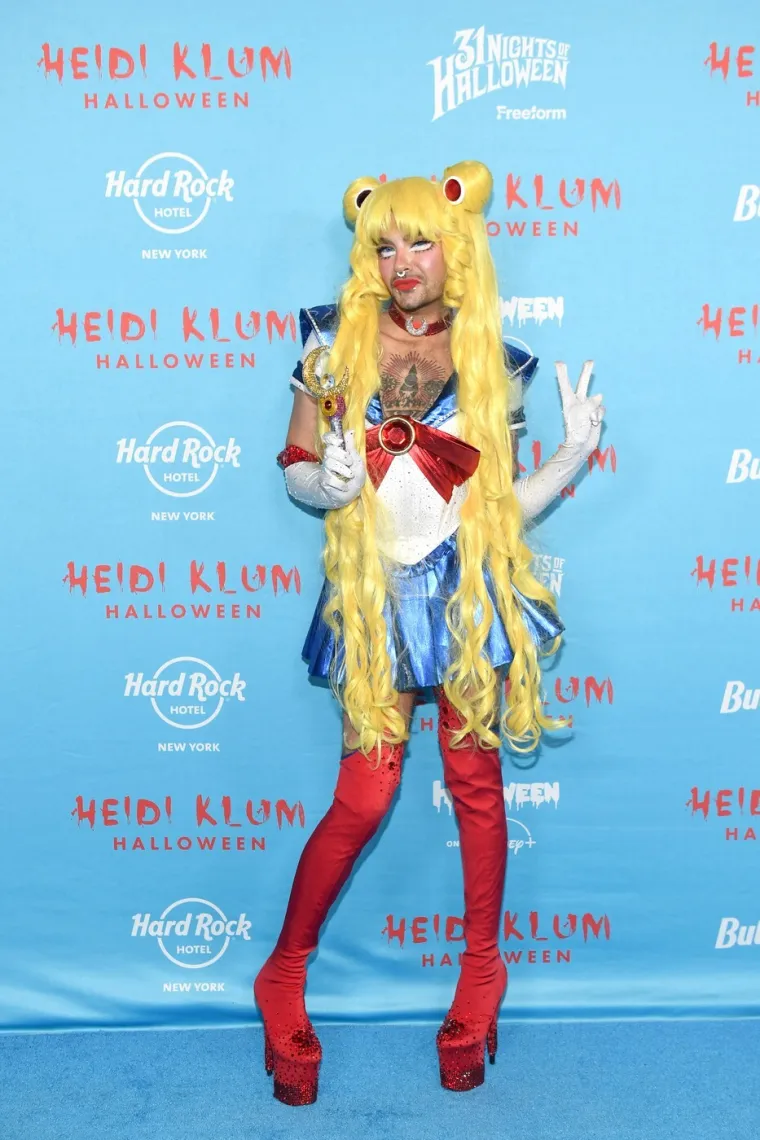 Zečice, dekoltei, perje, lateks... Ovo su najluđi trenuci sa zabave Heidi Klum