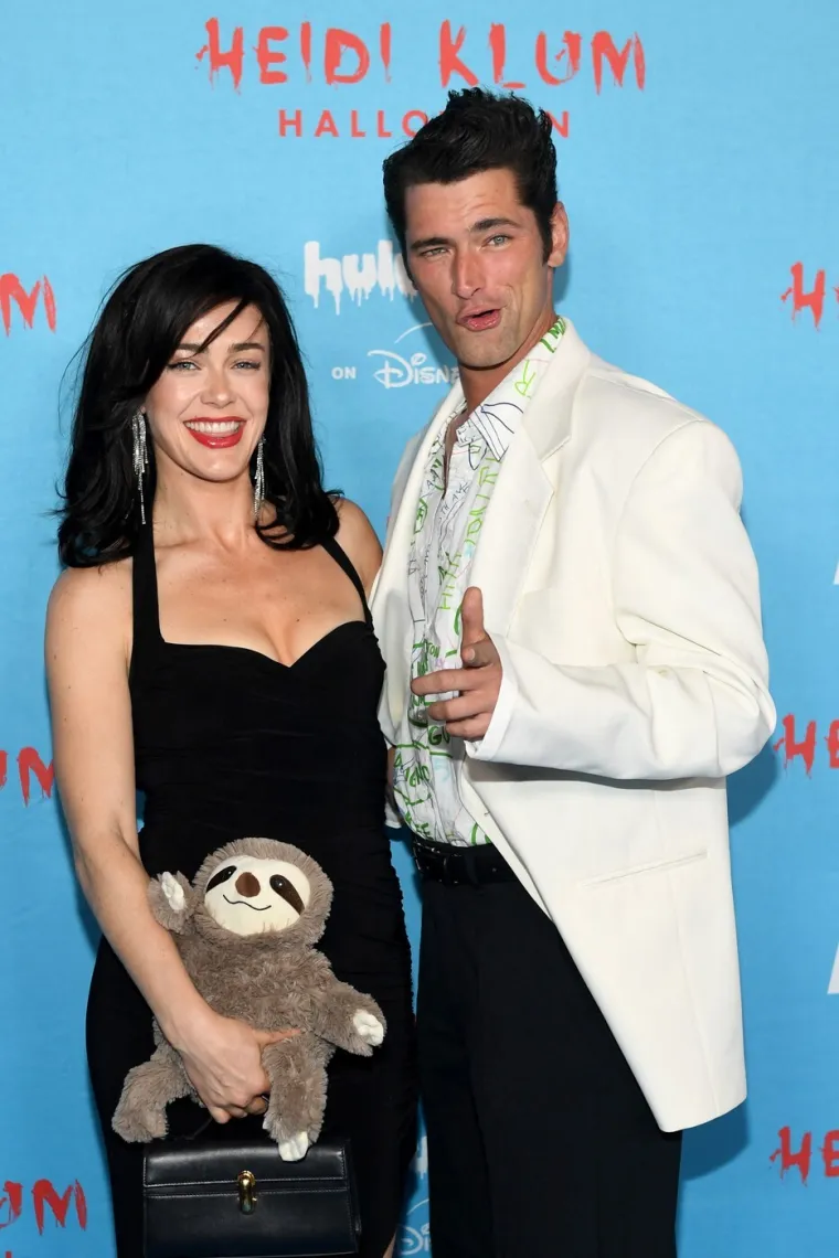 Zečice, dekoltei, perje, lateks... Ovo su najluđi trenuci sa zabave Heidi Klum