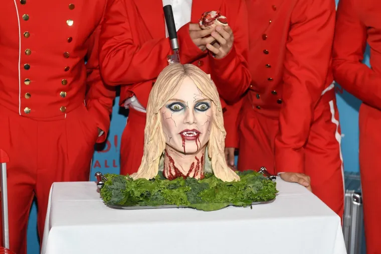 Zečice, dekoltei, perje, lateks... Ovo su najluđi trenuci sa zabave Heidi Klum