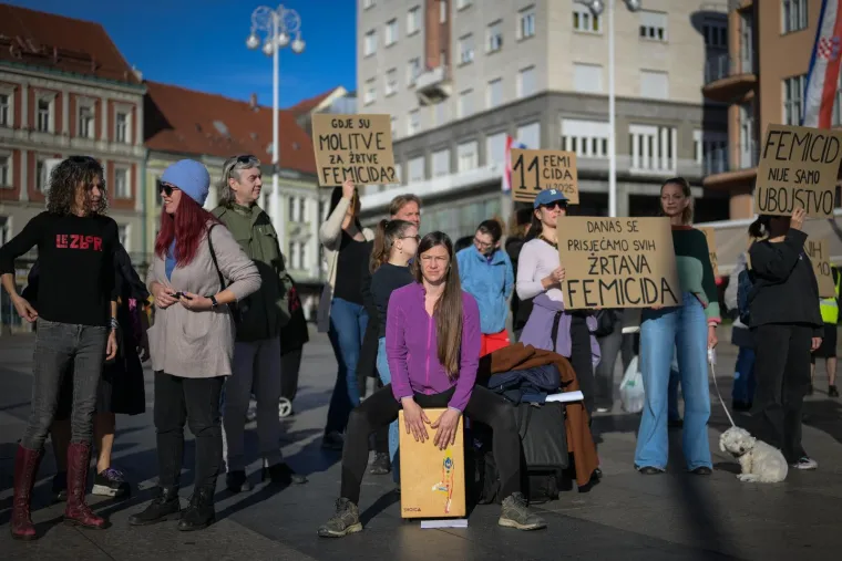 Klanjanjem odgovorili na Noć vje&scaron;tica, jutros ponovno molitelji na trgovima