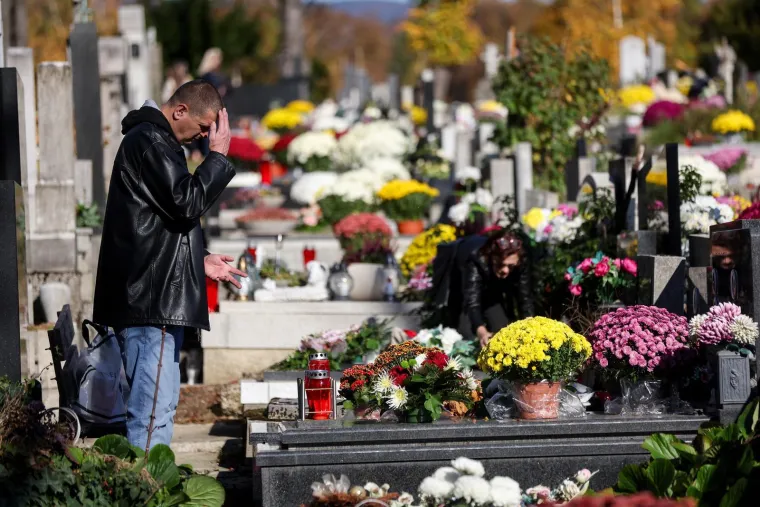 Nogometna lopta za Ćiru i bijeli buketi za Dražena Petrovića. Bandić i dalje bez spomenika
