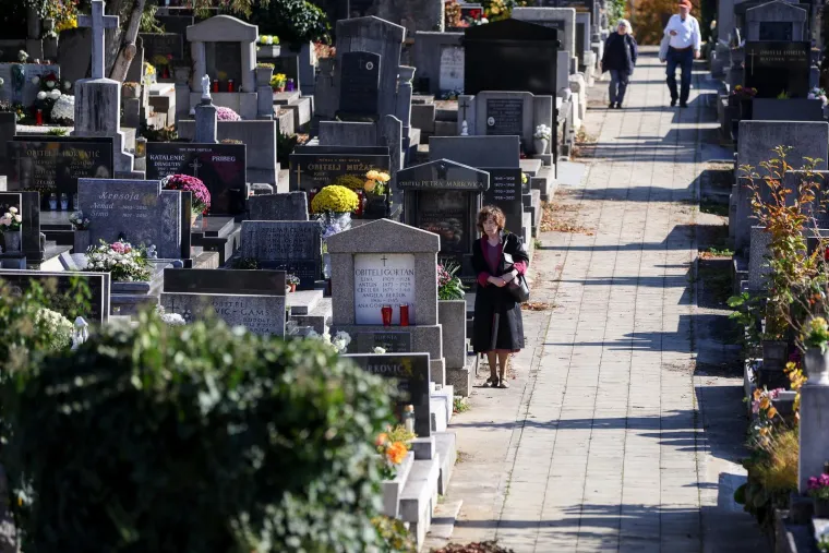 Nogometna lopta za Ćiru i bijeli buketi za Dražena Petrovića. Bandić i dalje bez spomenika