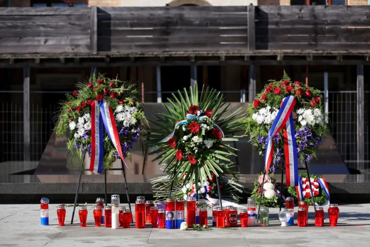 Nogometna lopta za Ćiru i bijeli buketi za Dražena Petrovića. Bandić i dalje bez spomenika