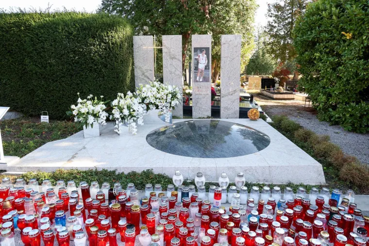 Nogometna lopta za Ćiru i bijeli buketi za Dražena Petrovića. Bandić i dalje bez spomenika