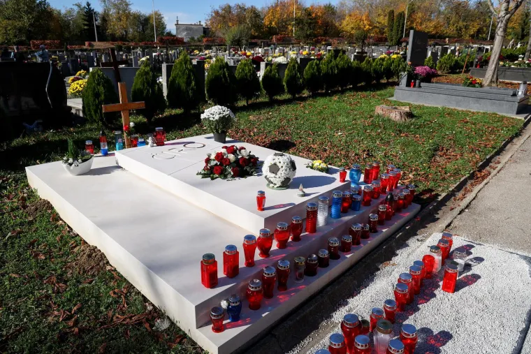 Nogometna lopta za Ćiru i bijeli buketi za Dražena Petrovića. Bandić i dalje bez spomenika