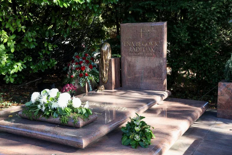 Nogometna lopta za Ćiru i bijeli buketi za Dražena Petrovića. Bandić i dalje bez spomenika