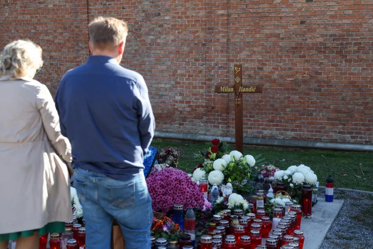 Nogometna lopta za Ćiru i bijeli buketi za Dražena Petrovića. Bandić i dalje bez spomenika