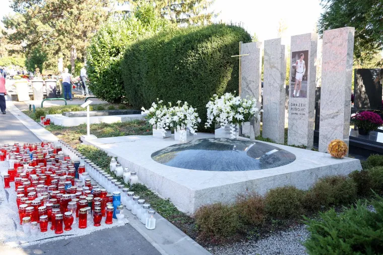 Nogometna lopta za Ćiru i bijeli buketi za Dražena Petrovića. Bandić i dalje bez spomenika