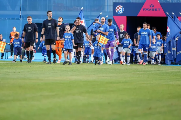 Srčana akcija na Maksimiru: Igrači Dinama i Rijeke razveselili mali&scaron;ane s 'nevidljivim' stanjem