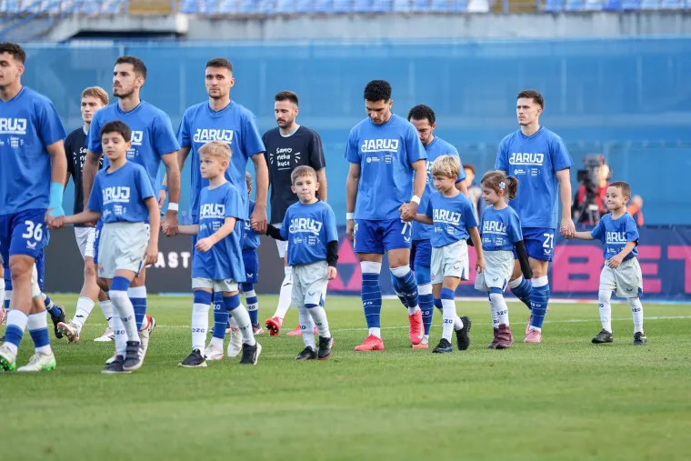 Srčana akcija na Maksimiru: Igrači Dinama i Rijeke razveselili mali&scaron;ane s 'nevidljivim' stanjem