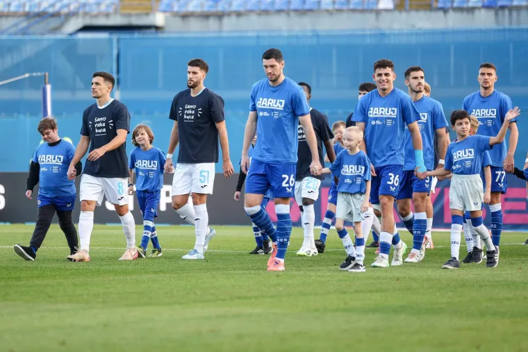 Srčana akcija na Maksimiru: Igrači Dinama i Rijeke razveselili mali&scaron;ane s 'nevidljivim' stanjem