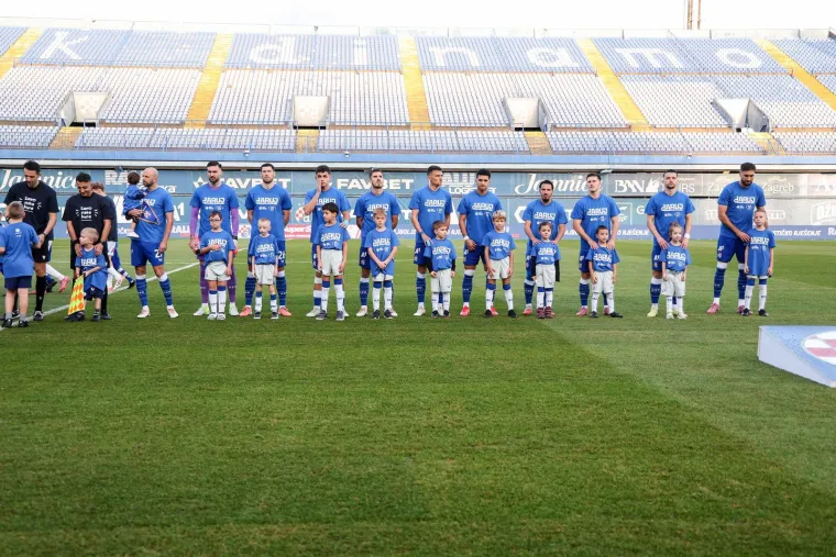 Srčana akcija na Maksimiru: Igrači Dinama i Rijeke razveselili mali&scaron;ane s 'nevidljivim' stanjem