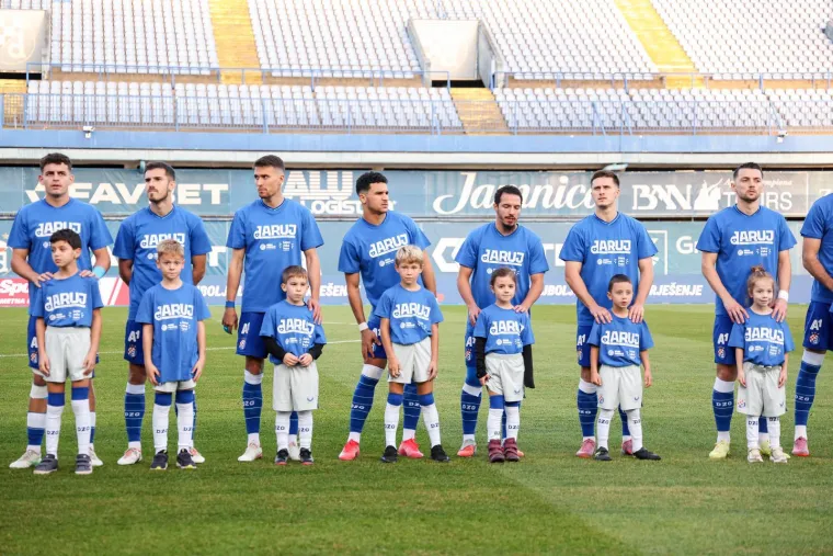 Srčana akcija na Maksimiru: Igrači Dinama i Rijeke razveselili mali&scaron;ane s 'nevidljivim' stanjem