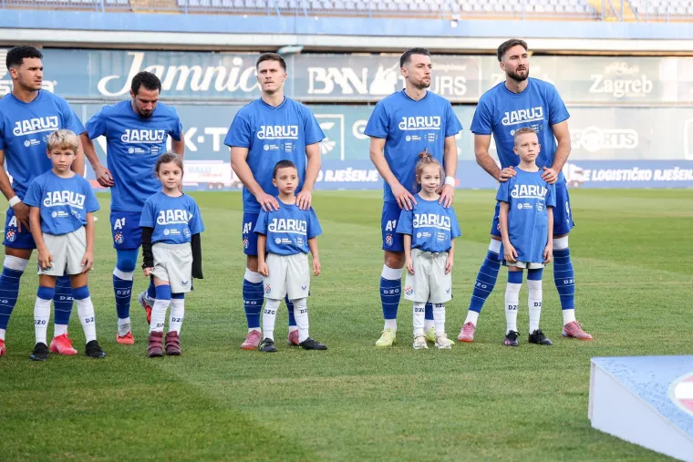 Srčana akcija na Maksimiru: Igrači Dinama i Rijeke razveselili mali&scaron;ane s 'nevidljivim' stanjem