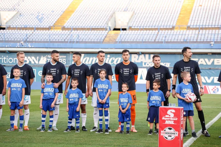 Srčana akcija na Maksimiru: Igrači Dinama i Rijeke razveselili mali&scaron;ane s 'nevidljivim' stanjem